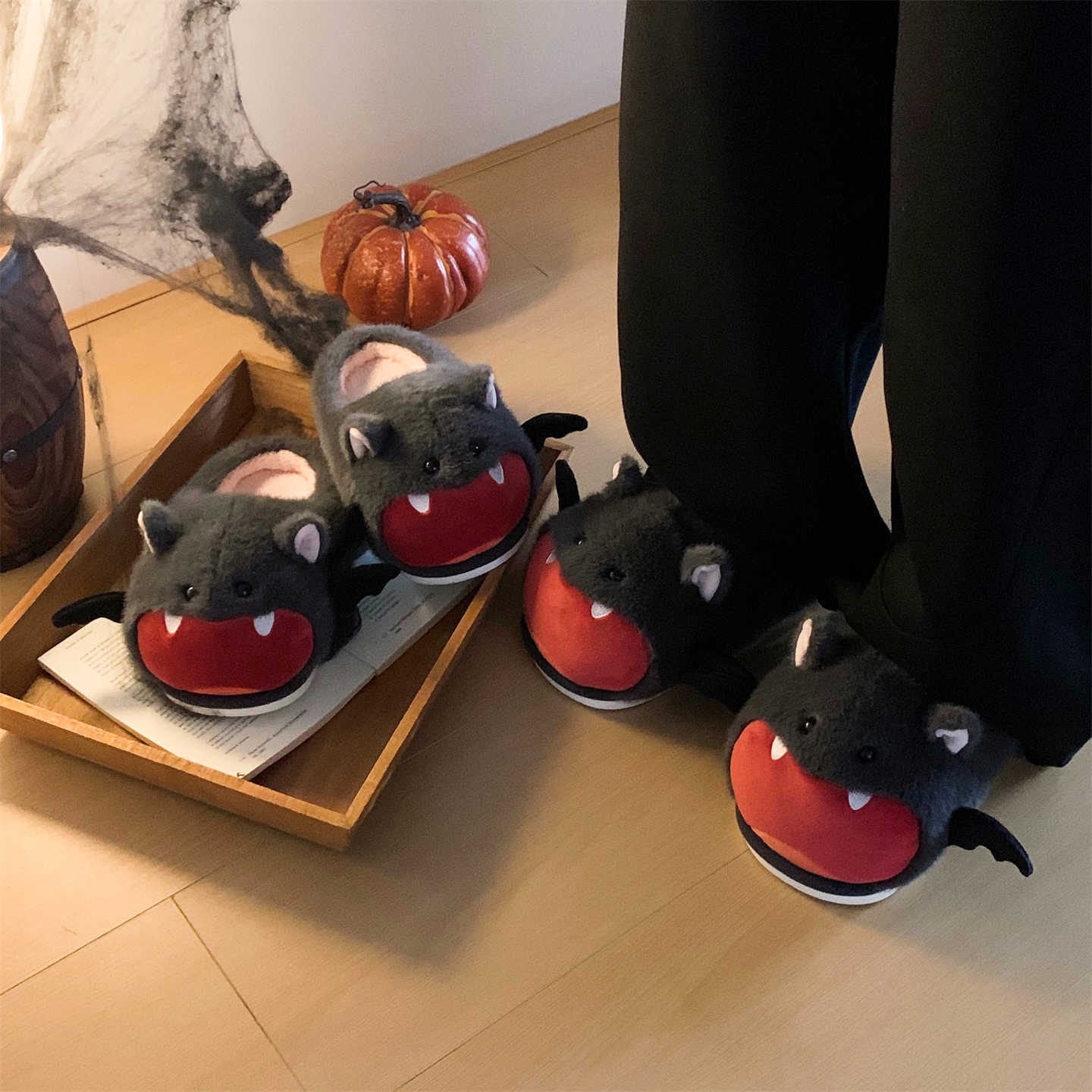 Halloween Bat Plush Slippers W - огляд і ціна Sewing House